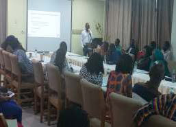 Mr. Richard Nyumuah, an ITC consultant gaving a presentation on the developed coffee manual Image